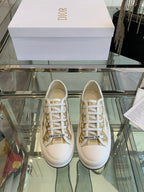 D-Sneakers
