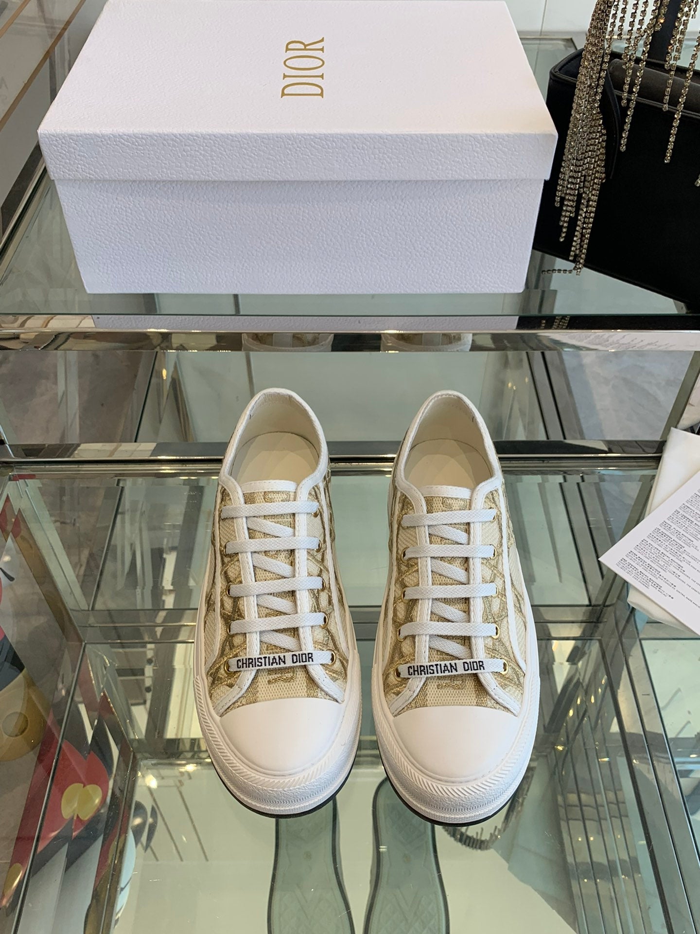 D-Sneakers