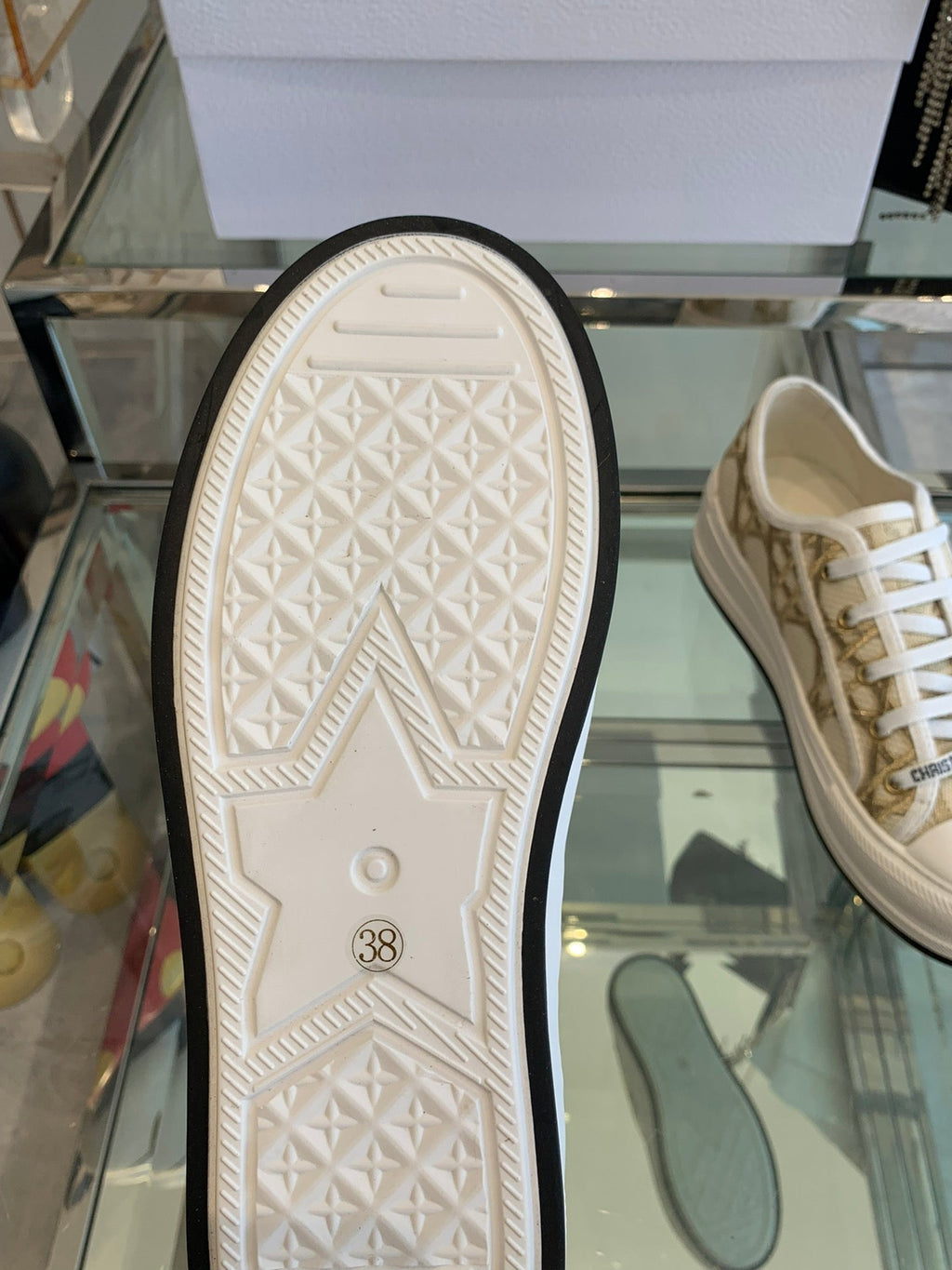 D-Sneakers
