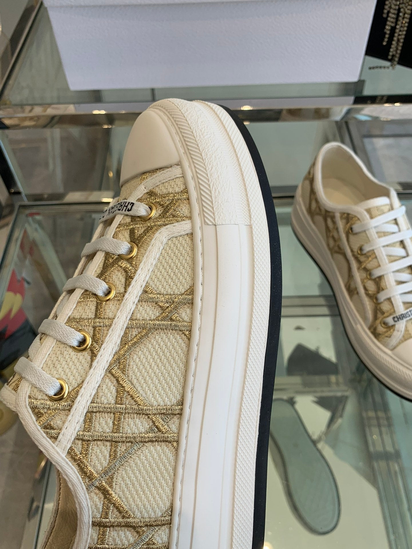 D-Sneakers