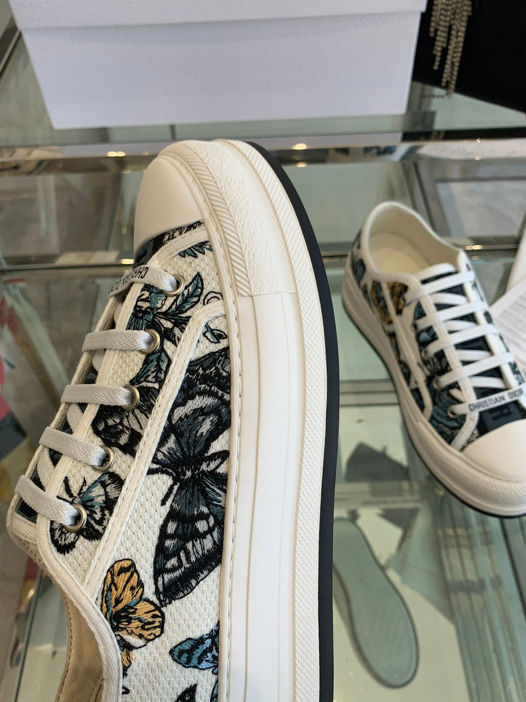D-Sneakers