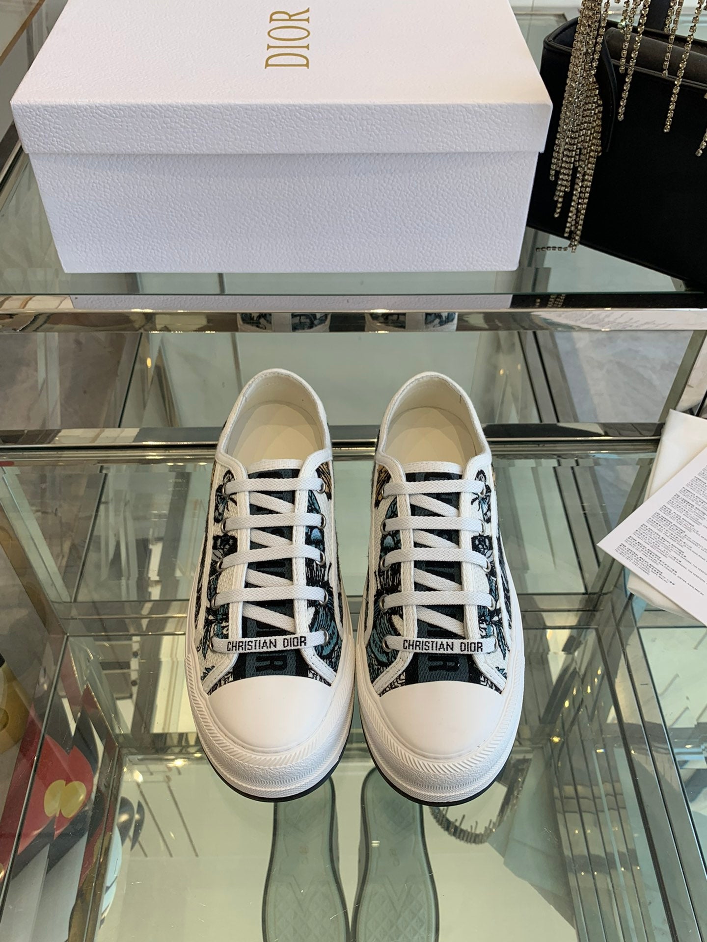 D-Sneakers
