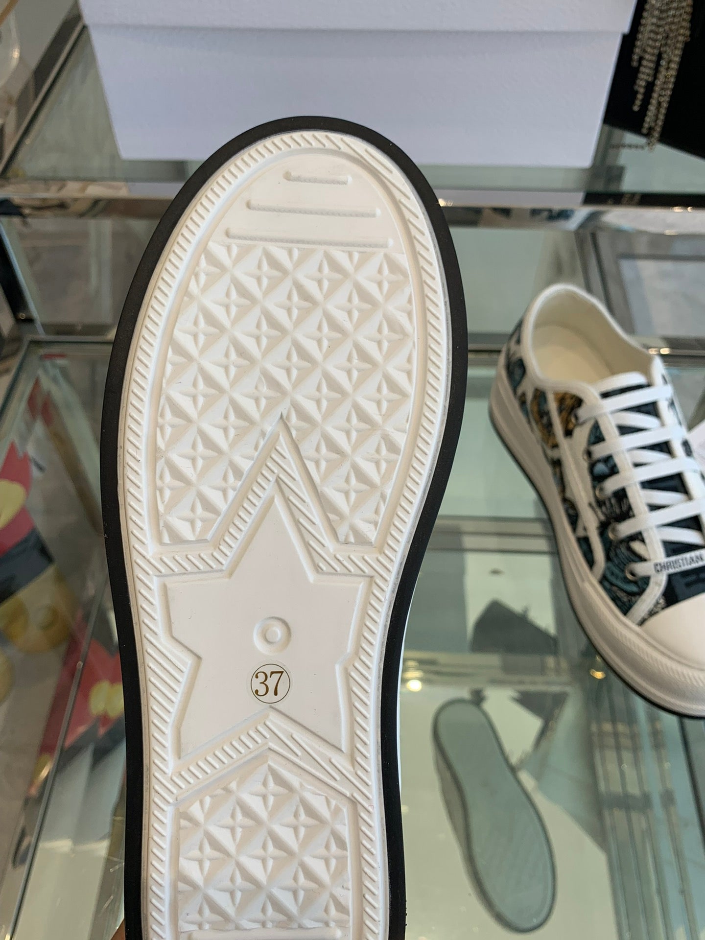 D-Sneakers