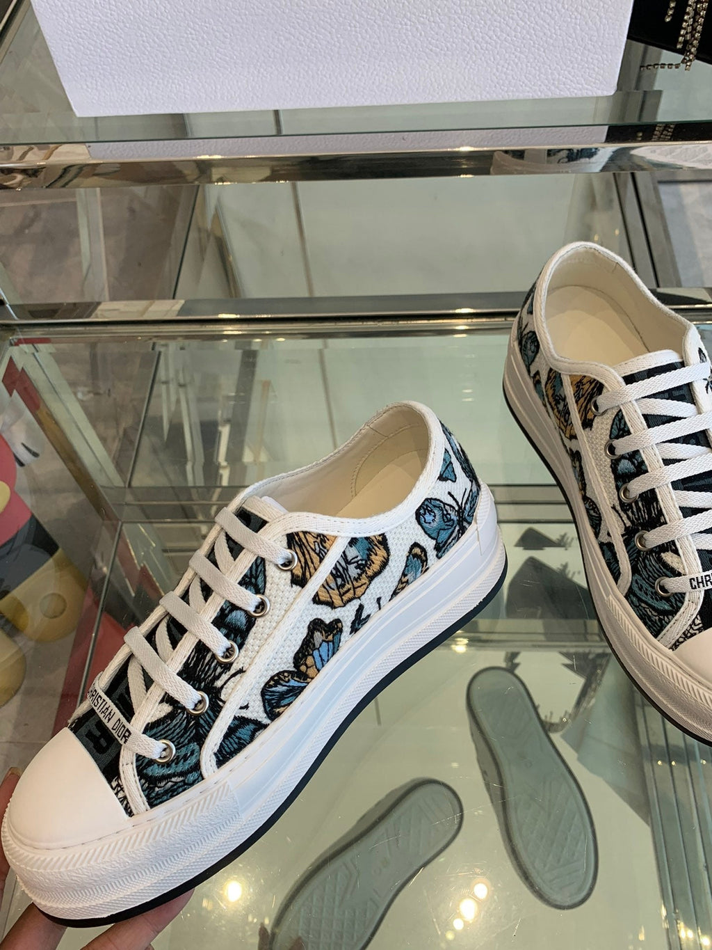 D-Sneakers