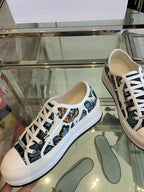 D-Sneakers
