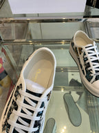 D-Sneakers