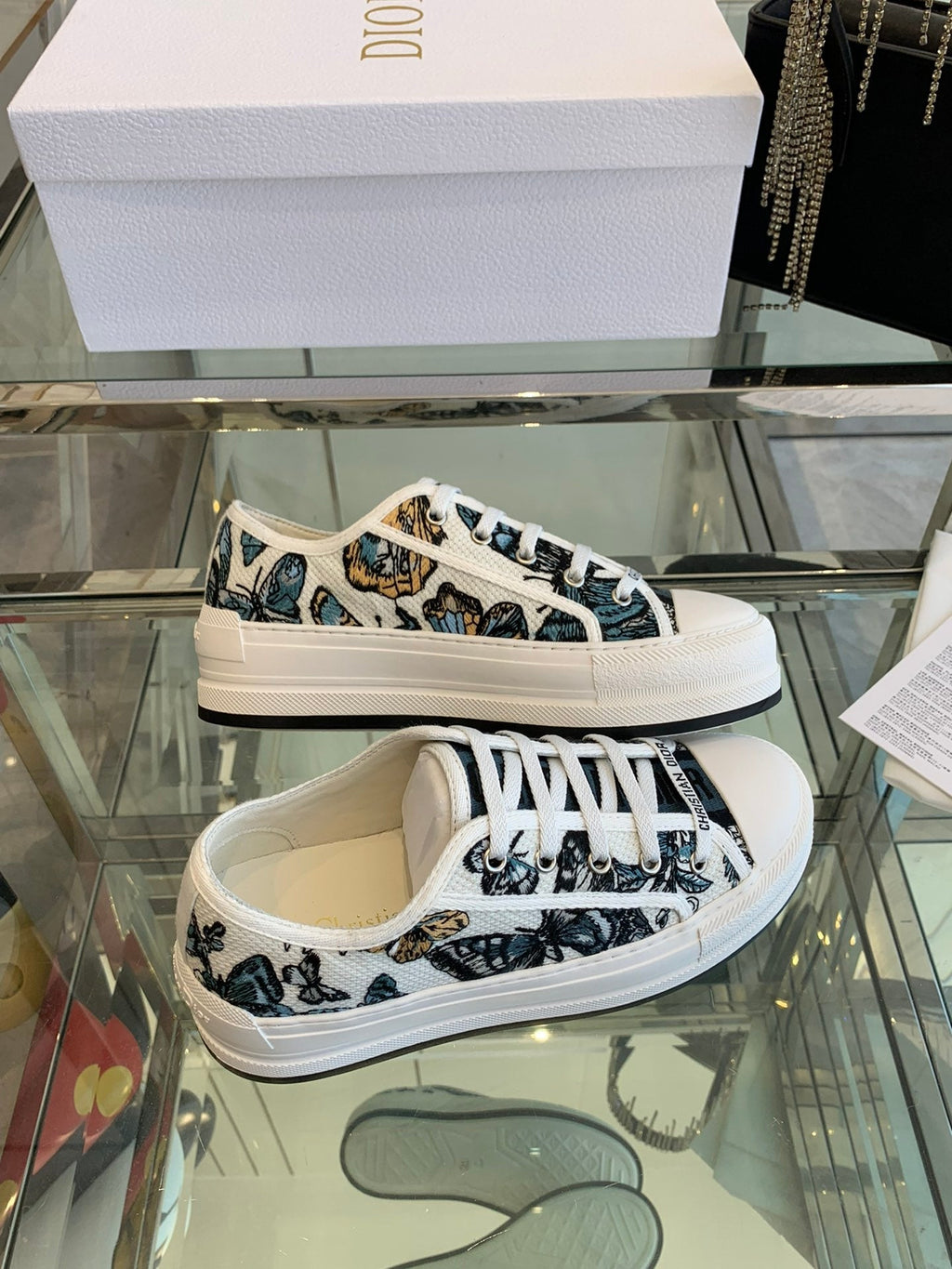 D-Sneakers
