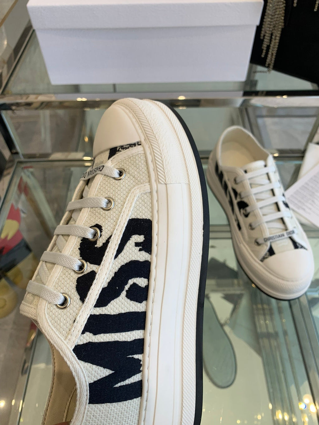 D-Sneakers