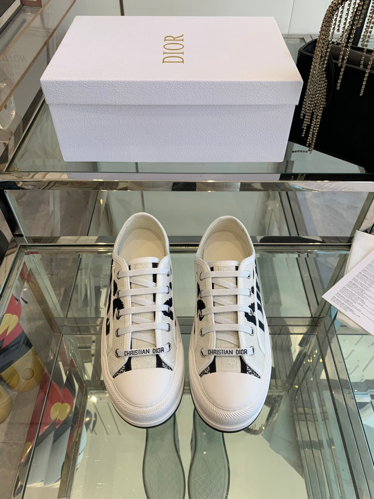 D-Sneakers