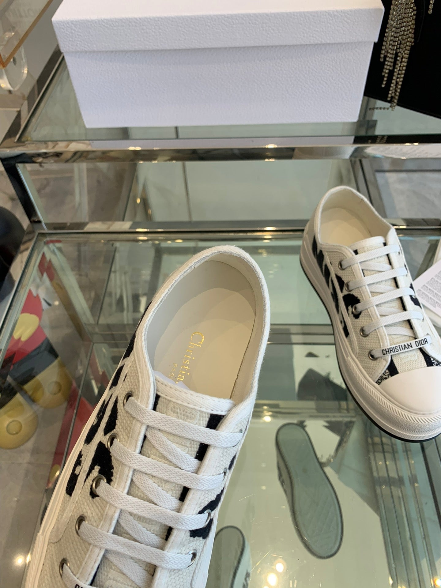 D-Sneakers