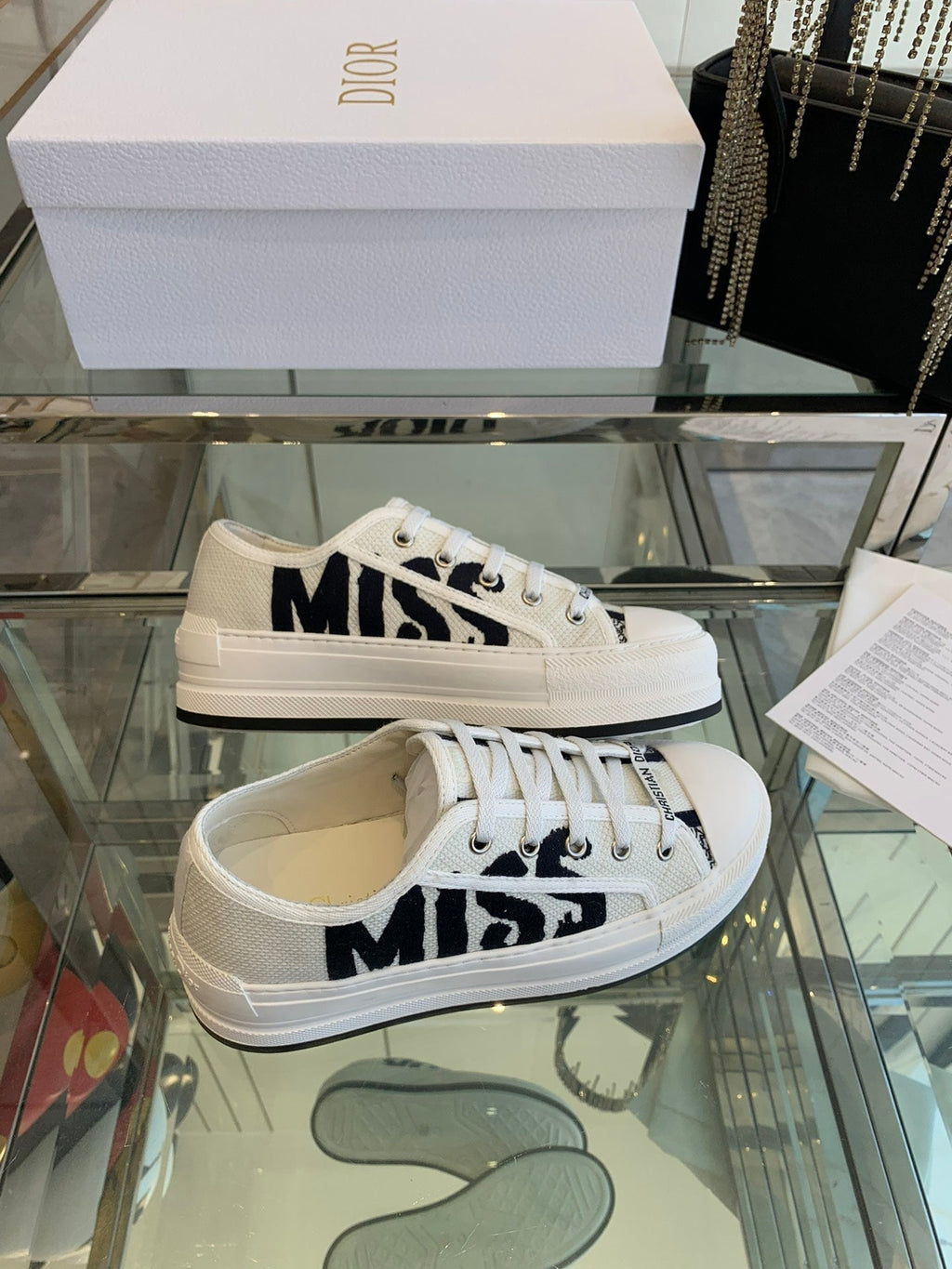 D-Sneakers