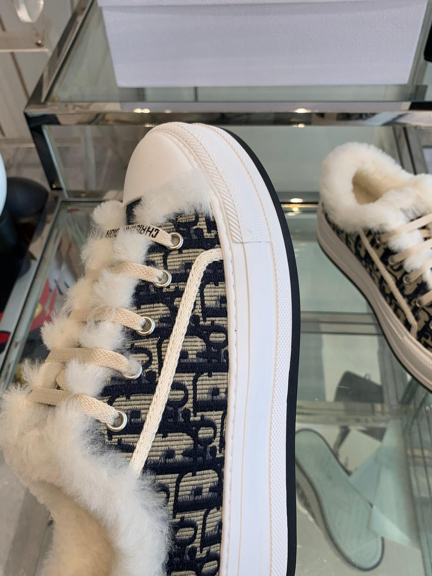D-Sneakers