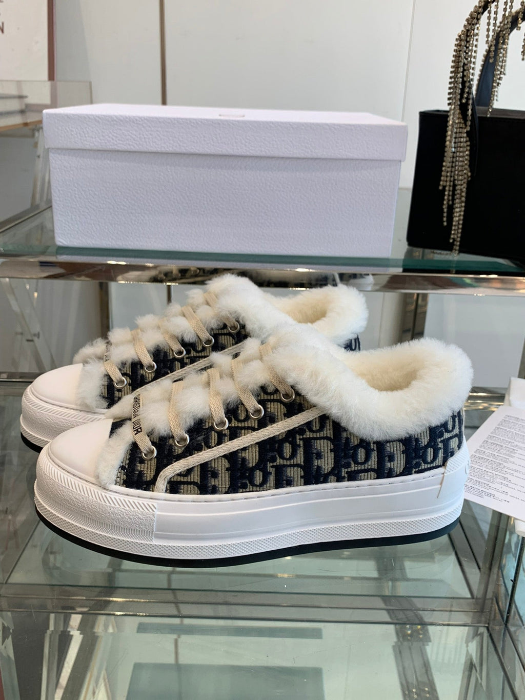 D-Sneakers