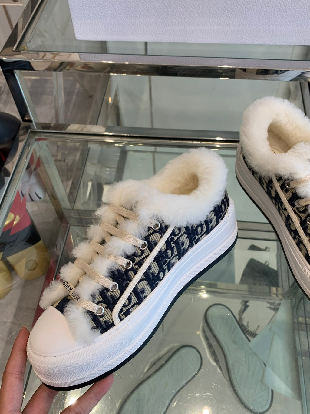 D-Sneakers