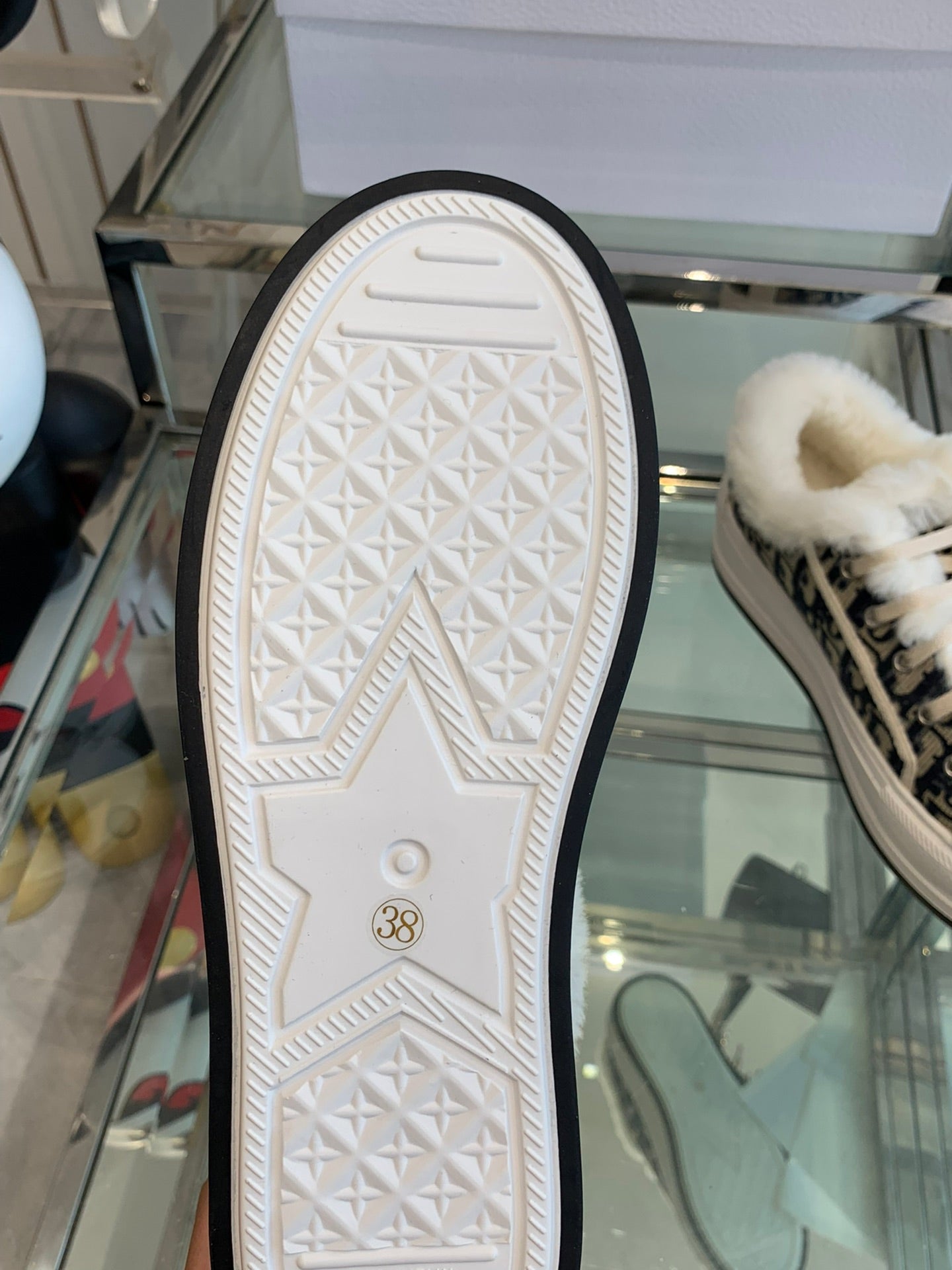 D-Sneakers