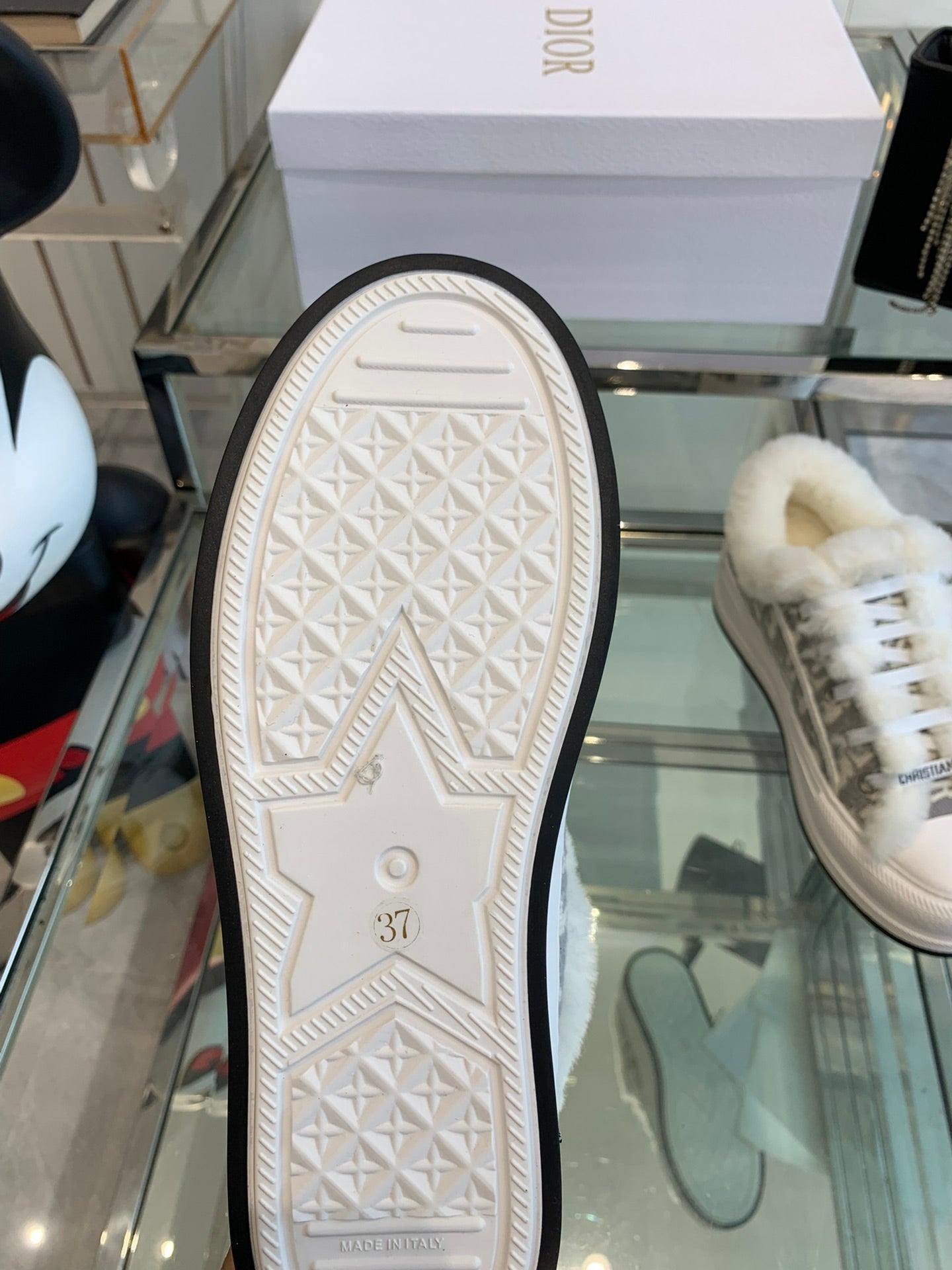 D-Sneakers