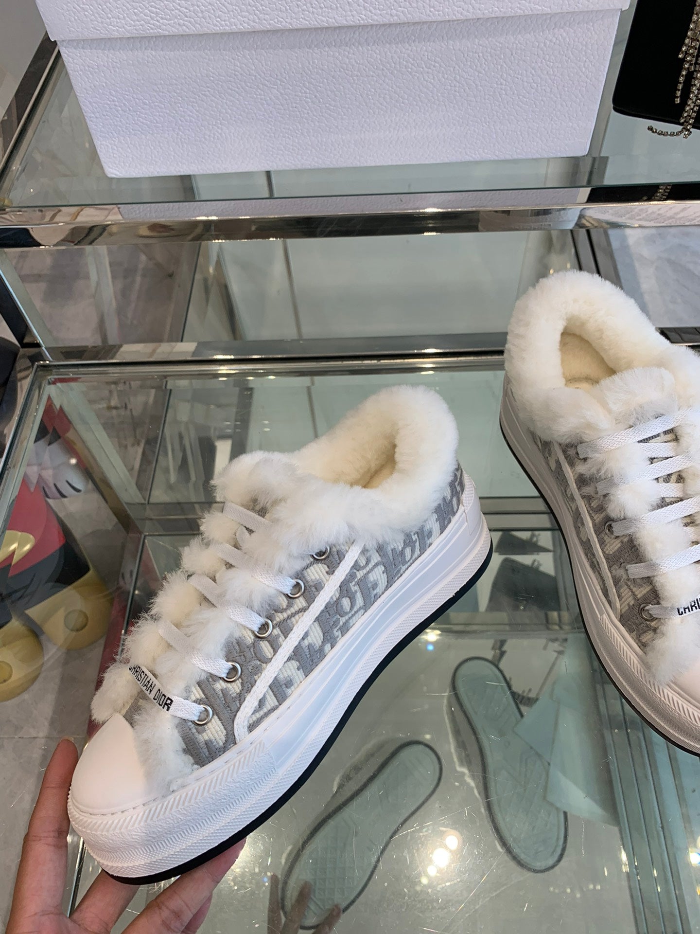 D-Sneakers