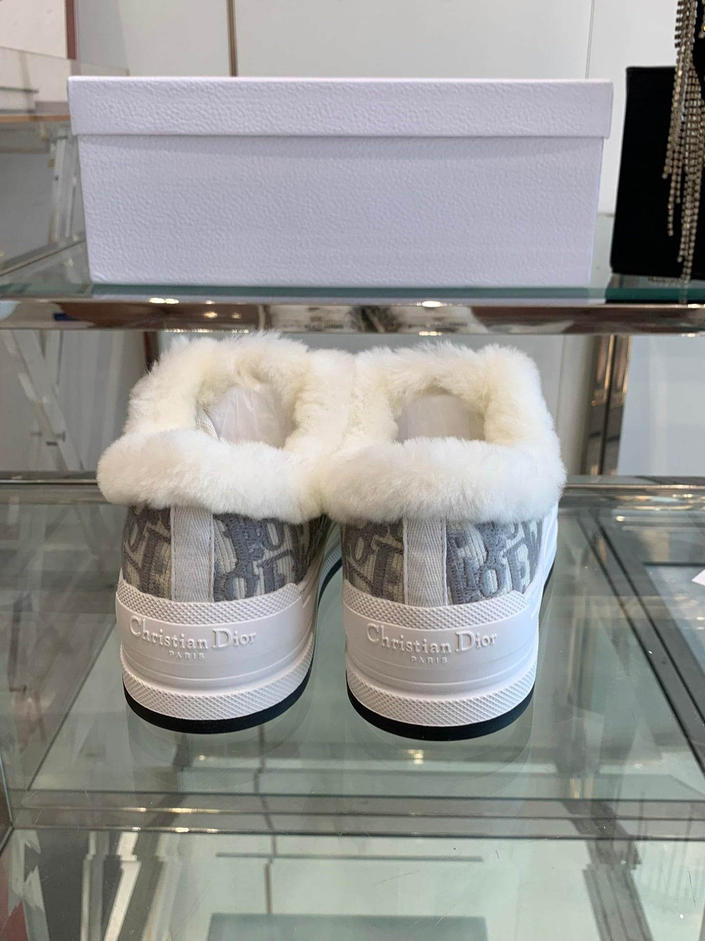 D-Sneakers