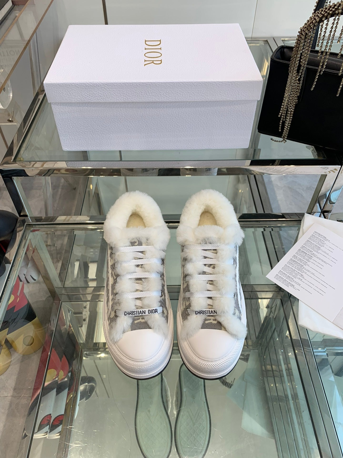D-Sneakers