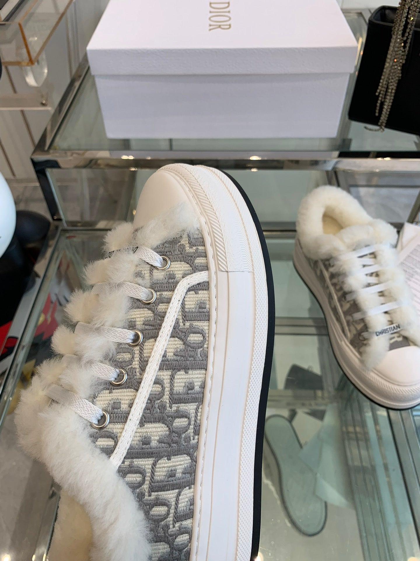 D-Sneakers