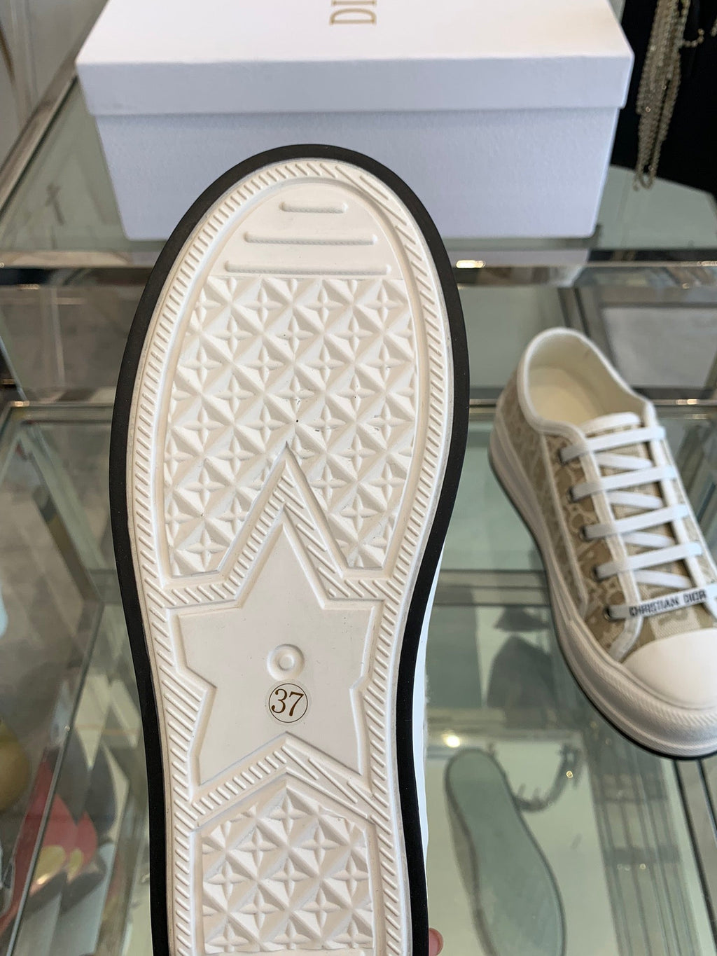 D-Sneakers