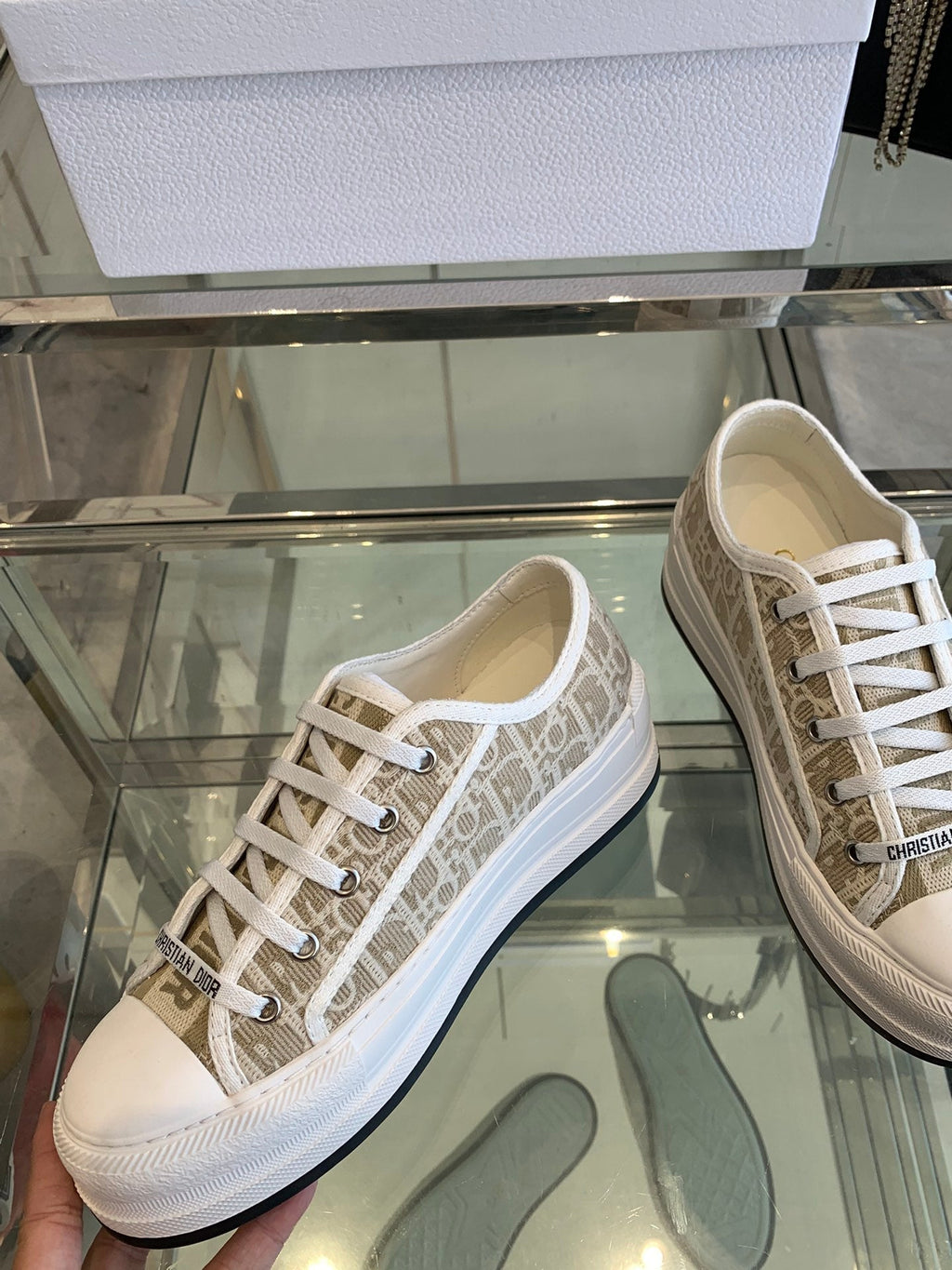 D-Sneakers