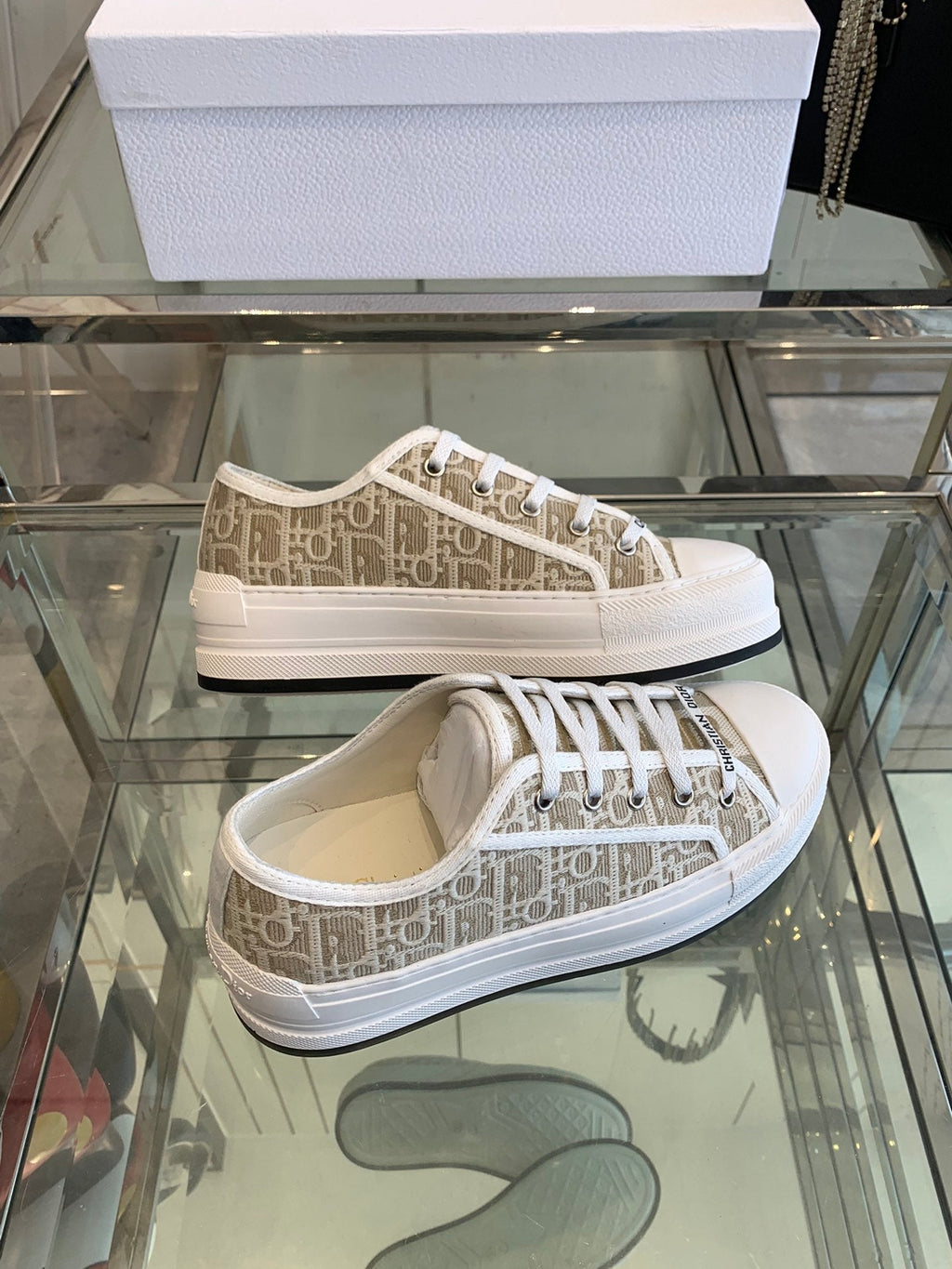 D-Sneakers
