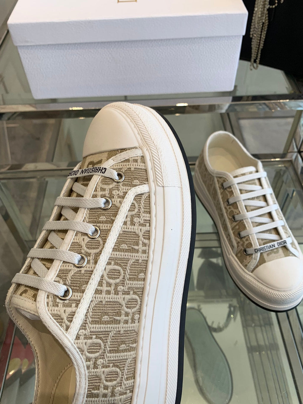 D-Sneakers