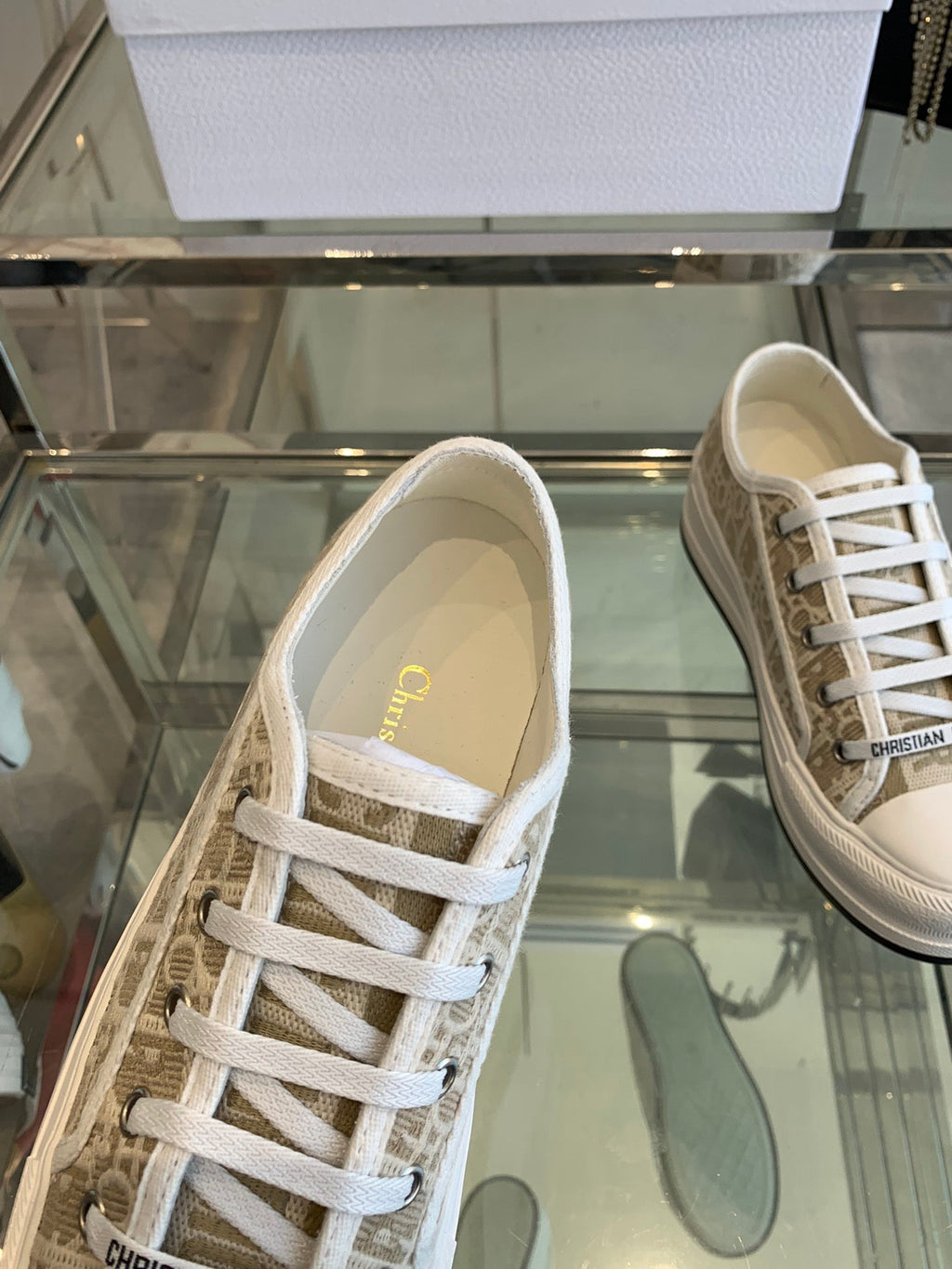 D-Sneakers
