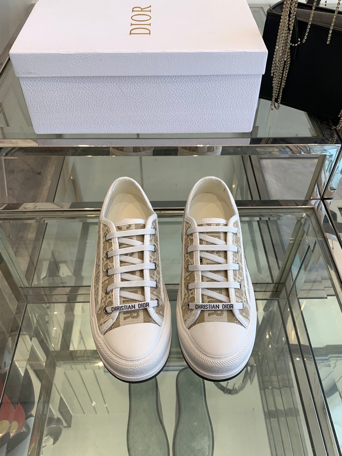D-Sneakers