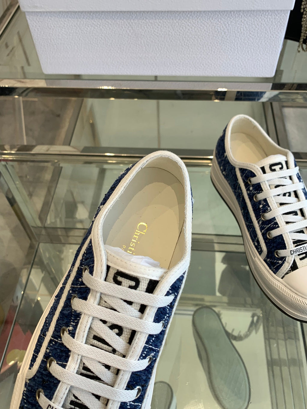 D-Sneakers