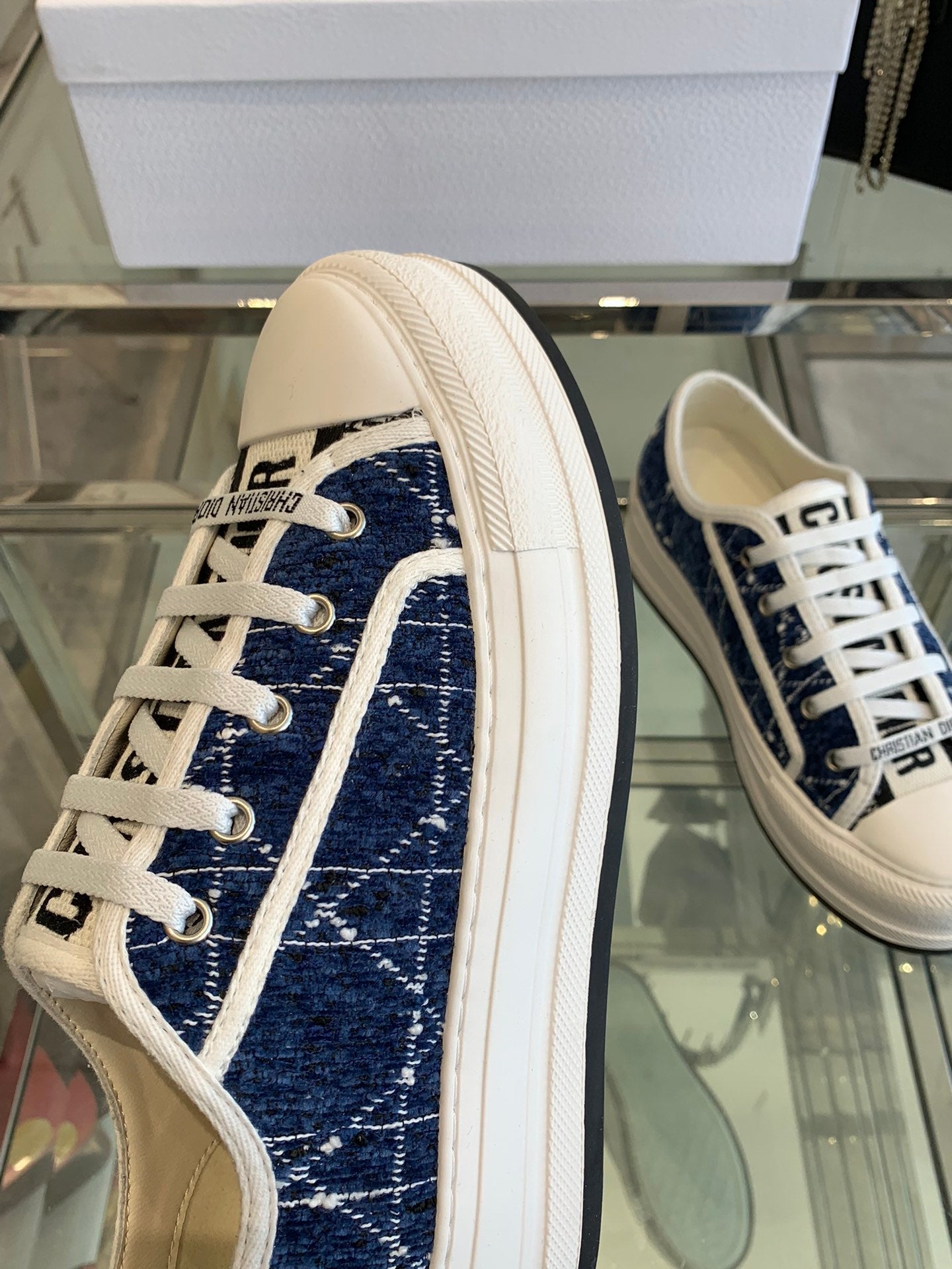 D-Sneakers