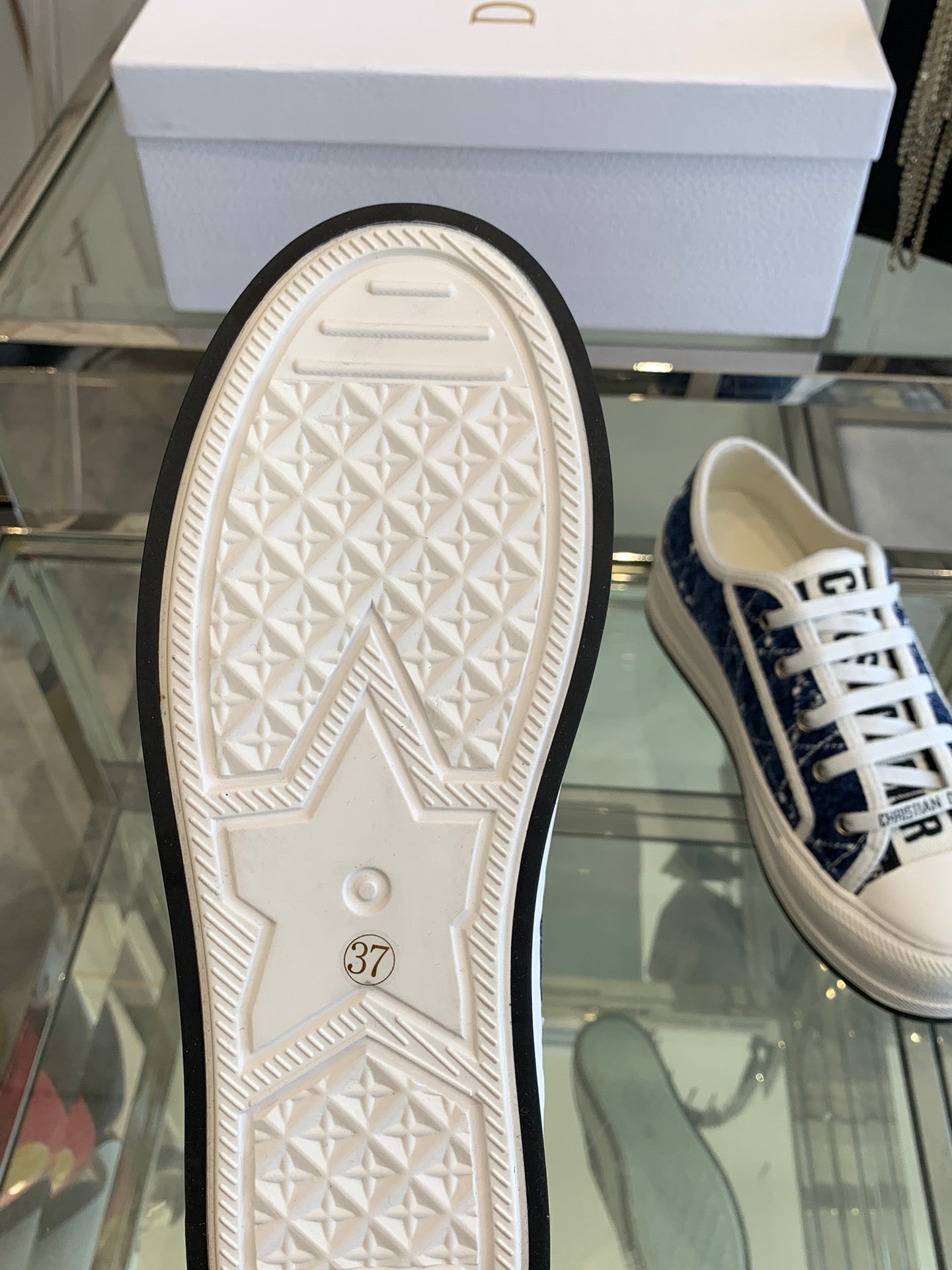 D-Sneakers