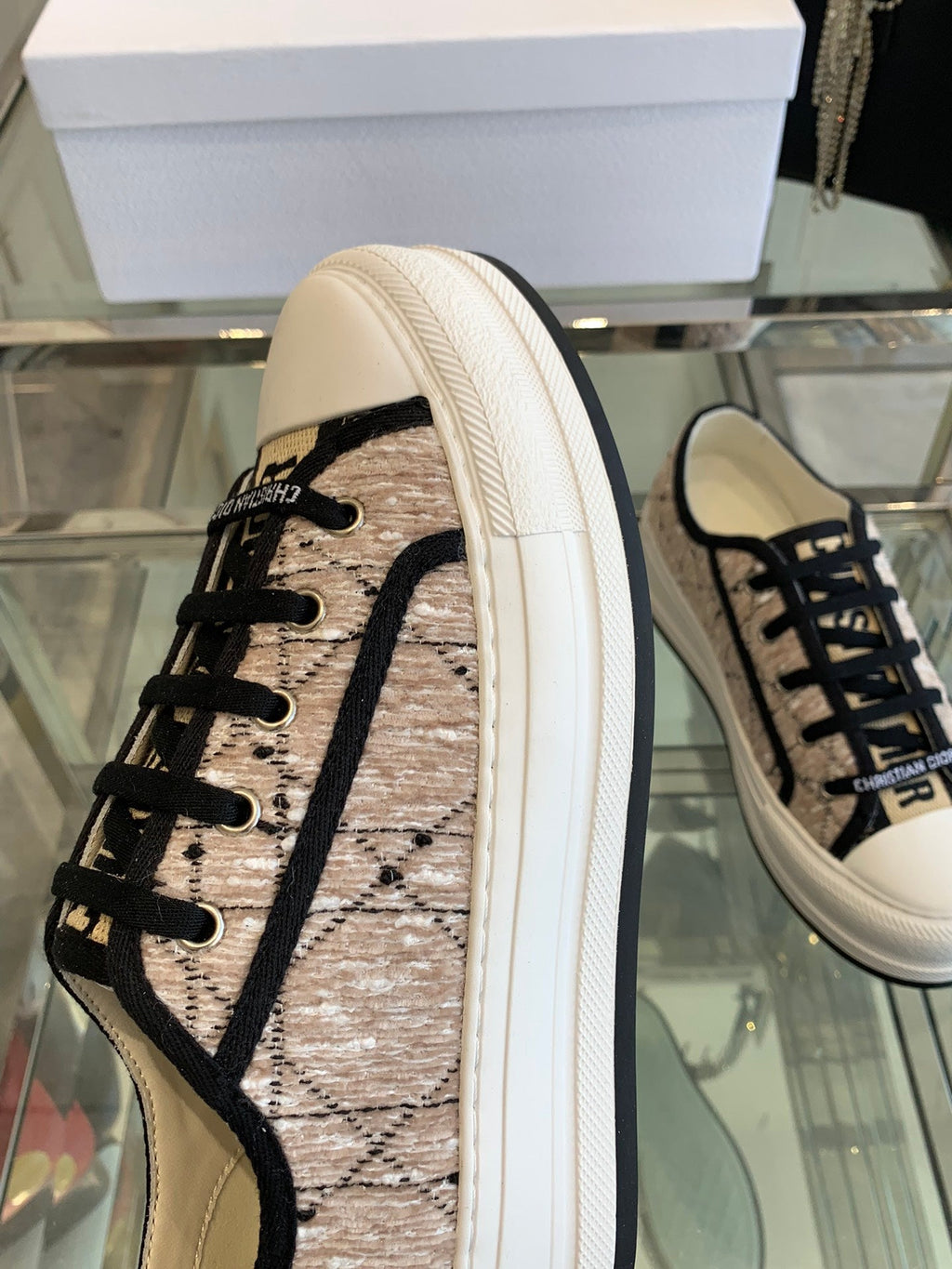 D-Sneakers