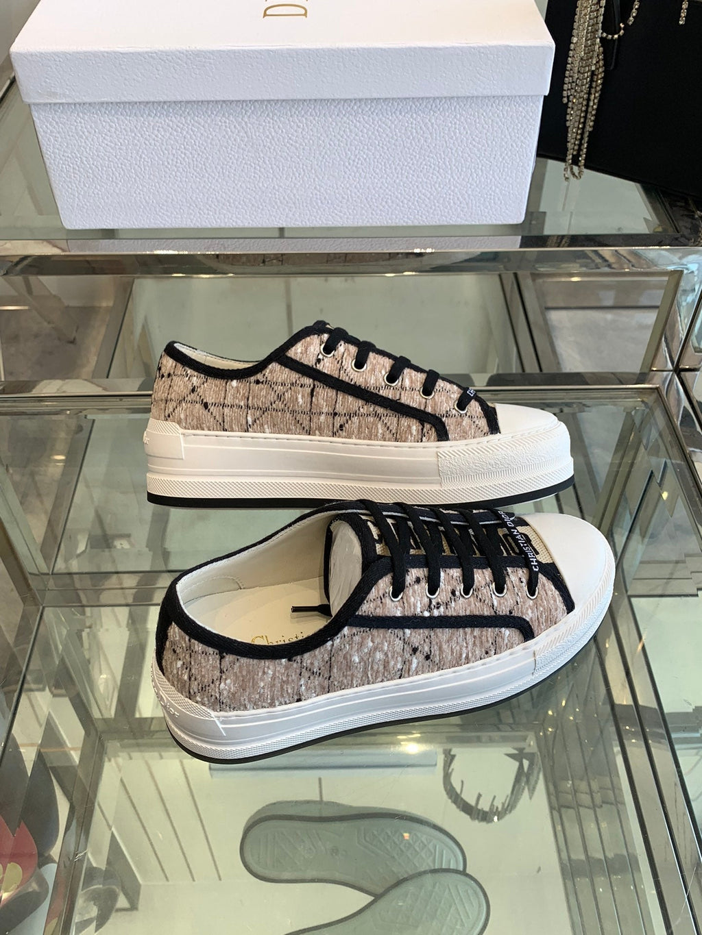 D-Sneakers