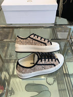 D-Sneakers