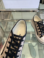 D-Sneakers
