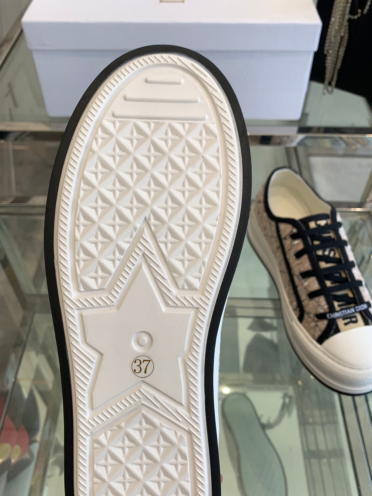 D-Sneakers