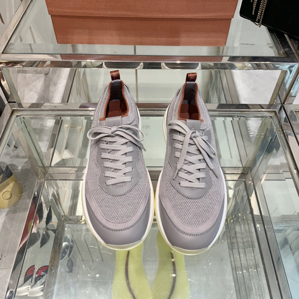 L-Sneakers