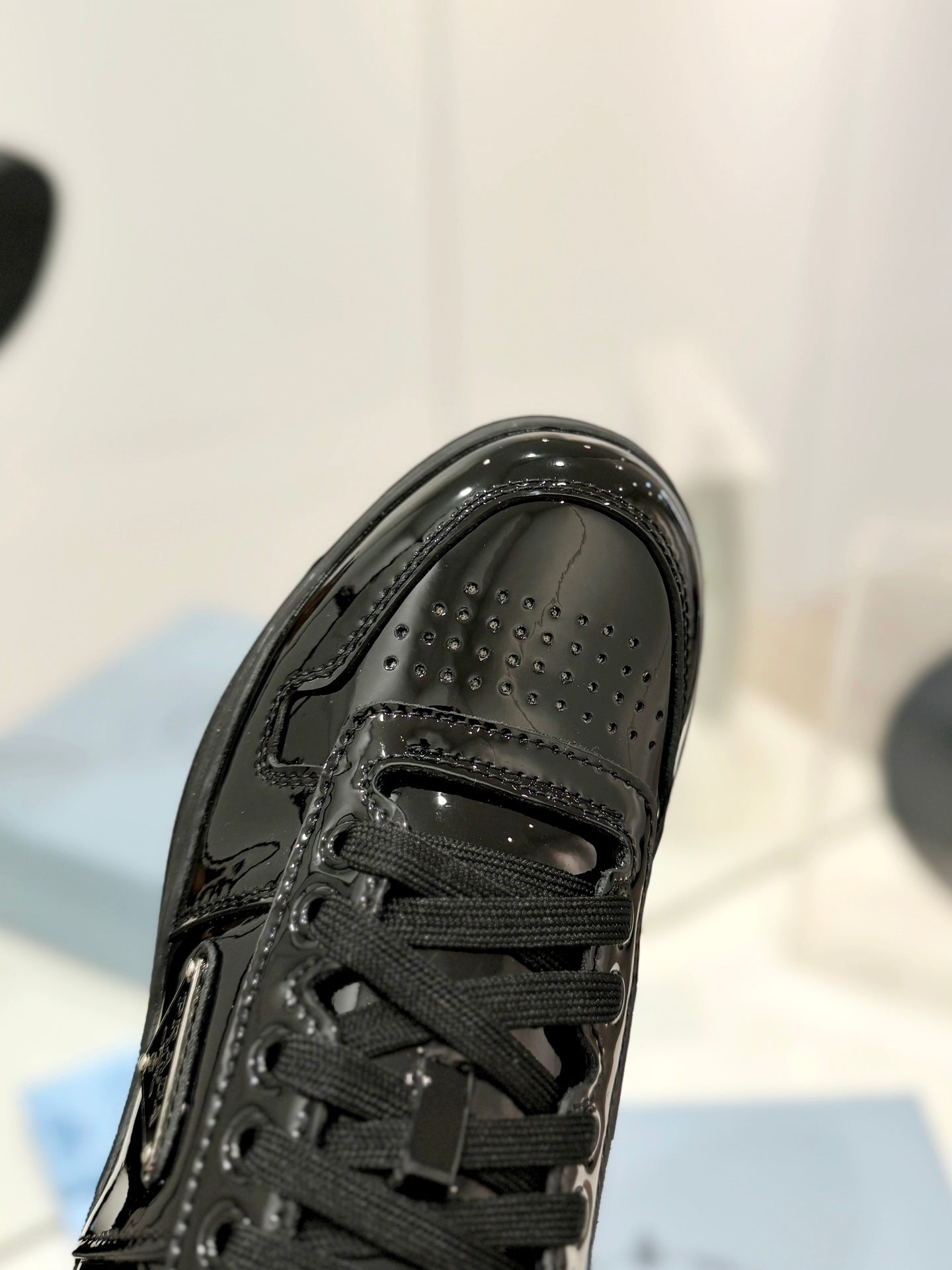 P-Sneakers
