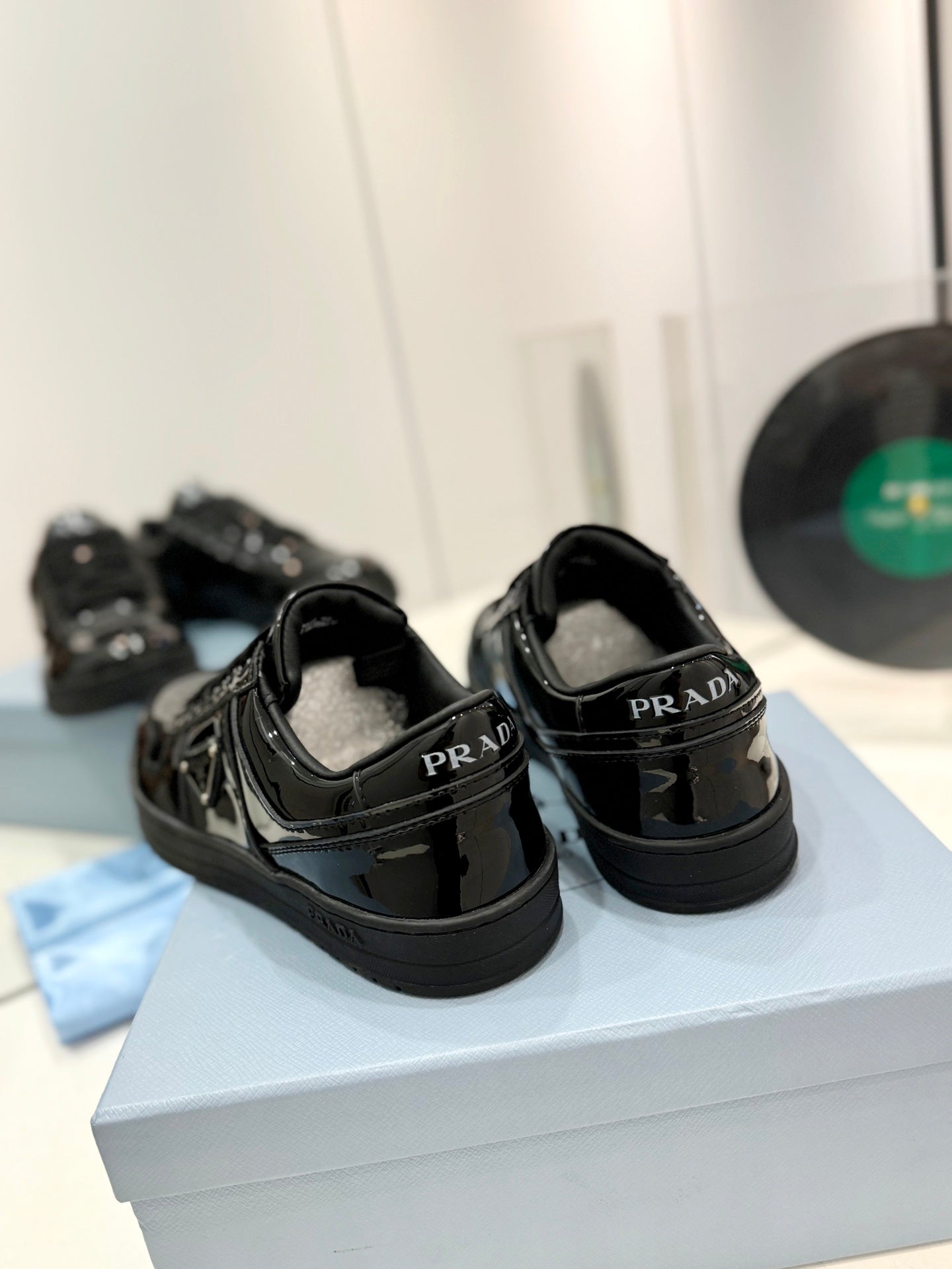 P-Sneakers