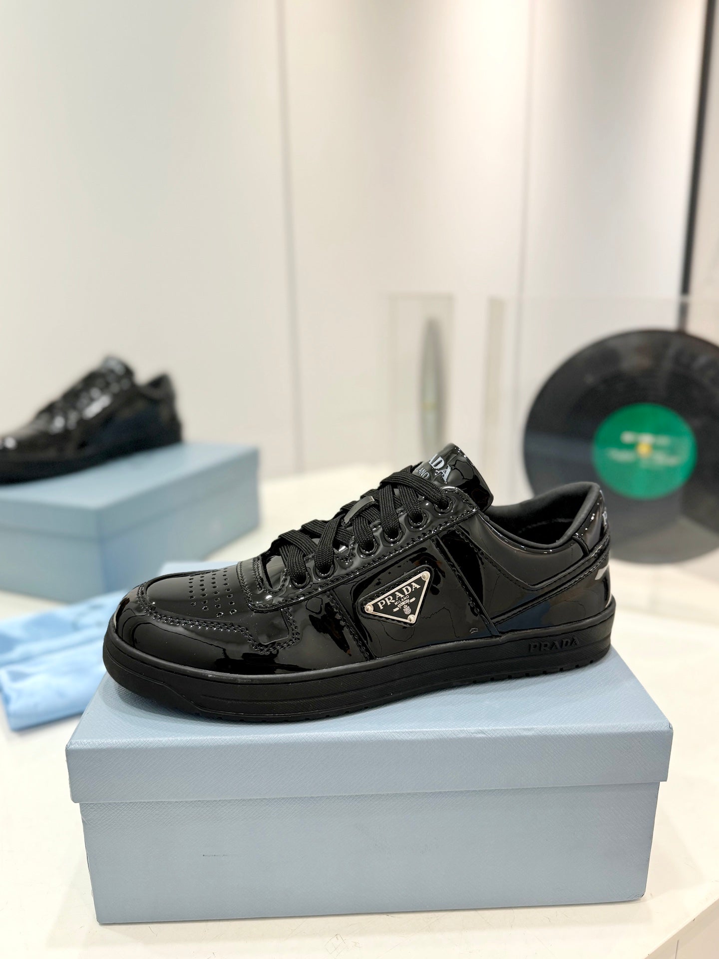 P-Sneakers
