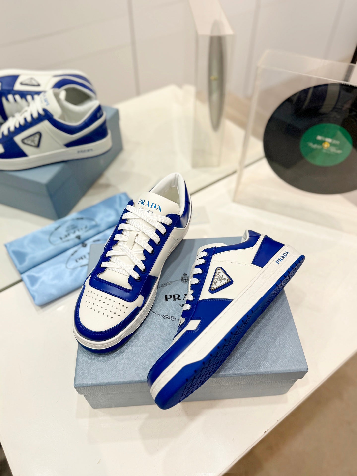 P-Sneakers