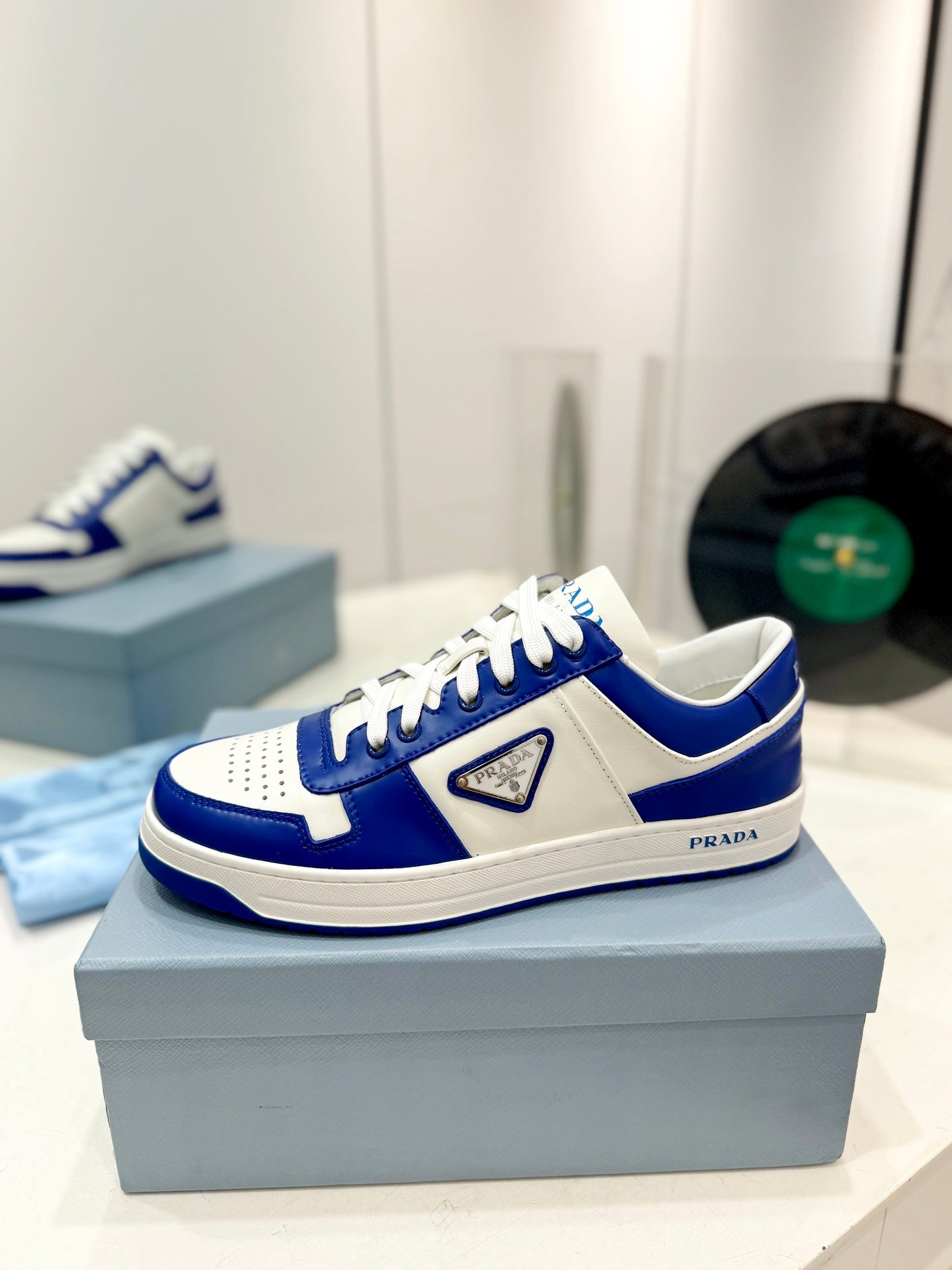 P-Sneakers