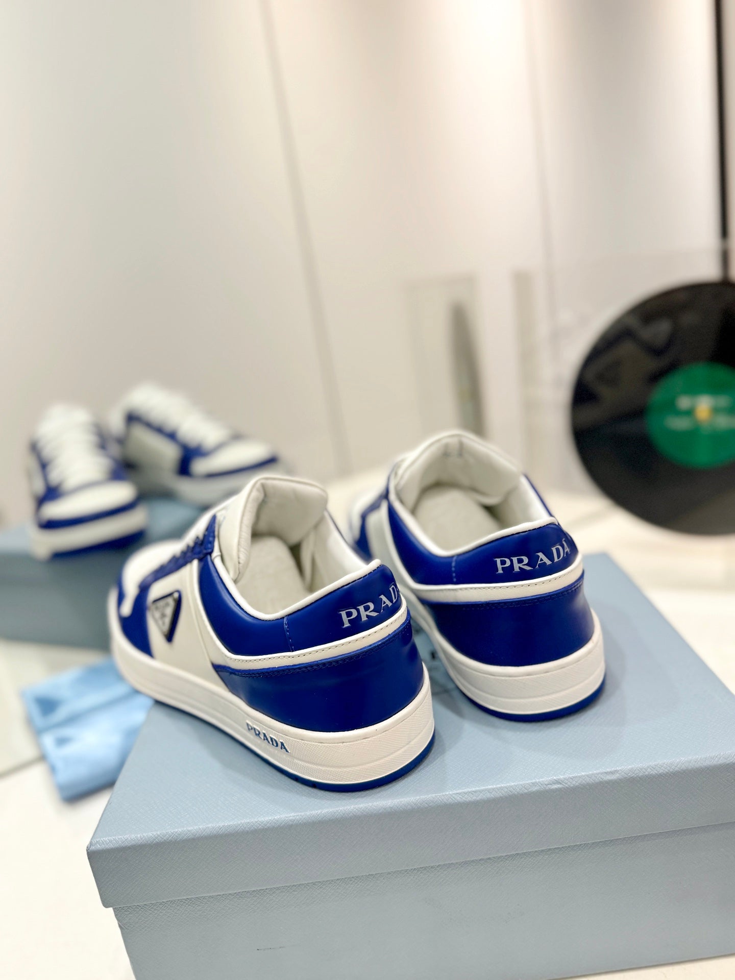 P-Sneakers