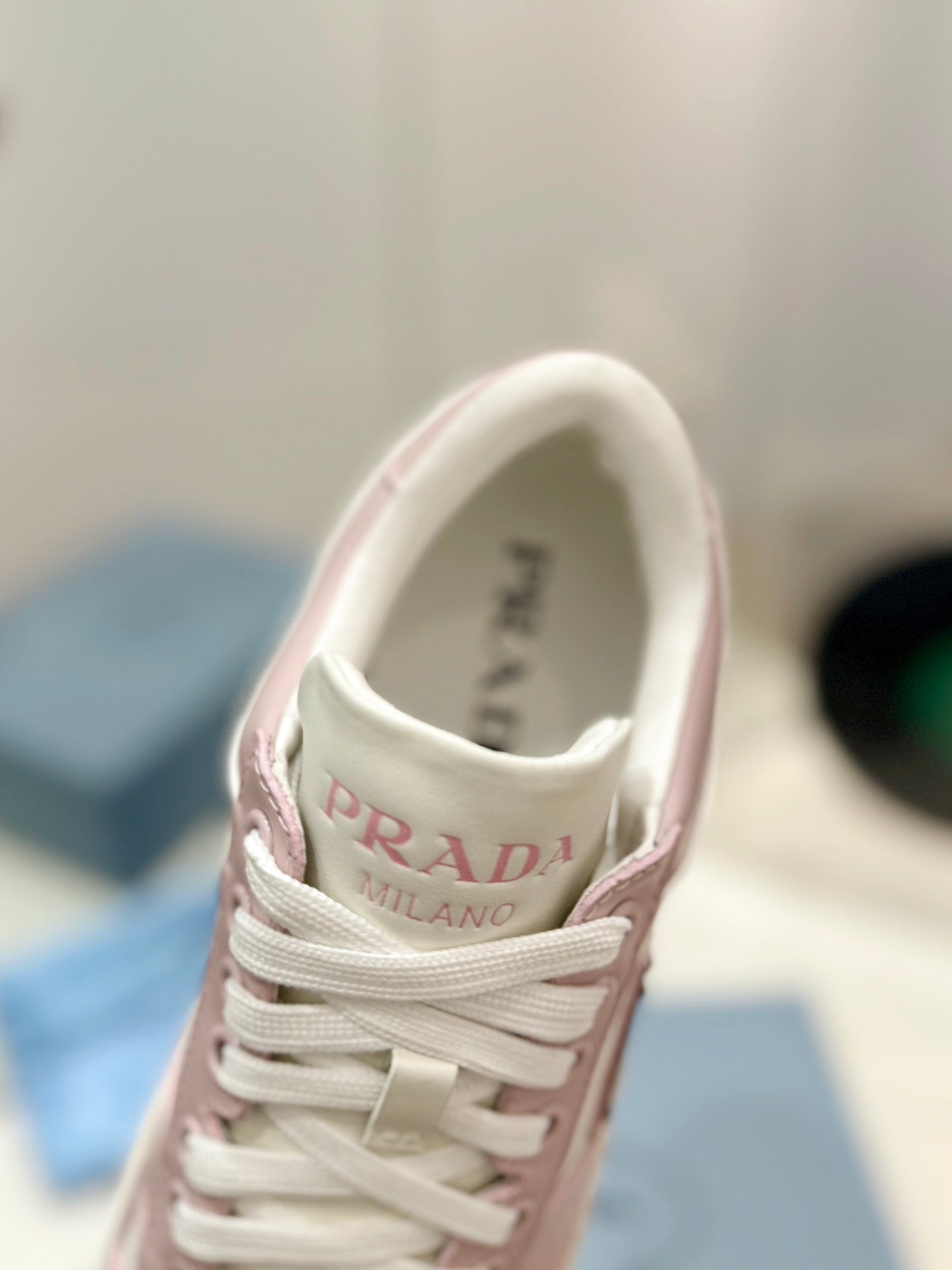 P-Sneakers