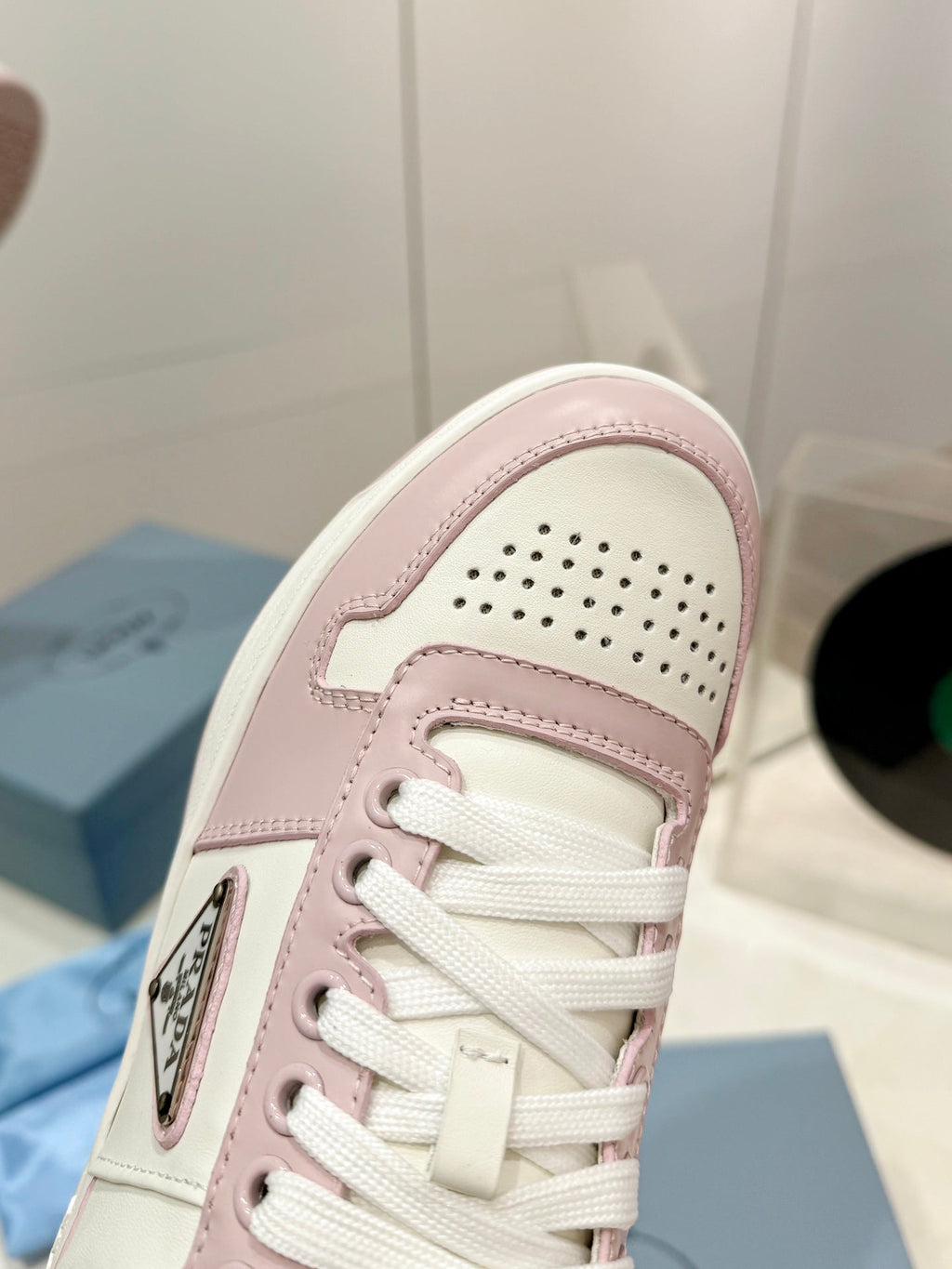 P-Sneakers