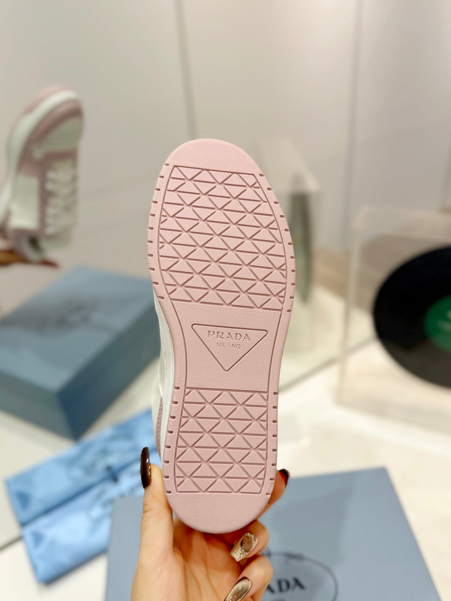 P-Sneakers