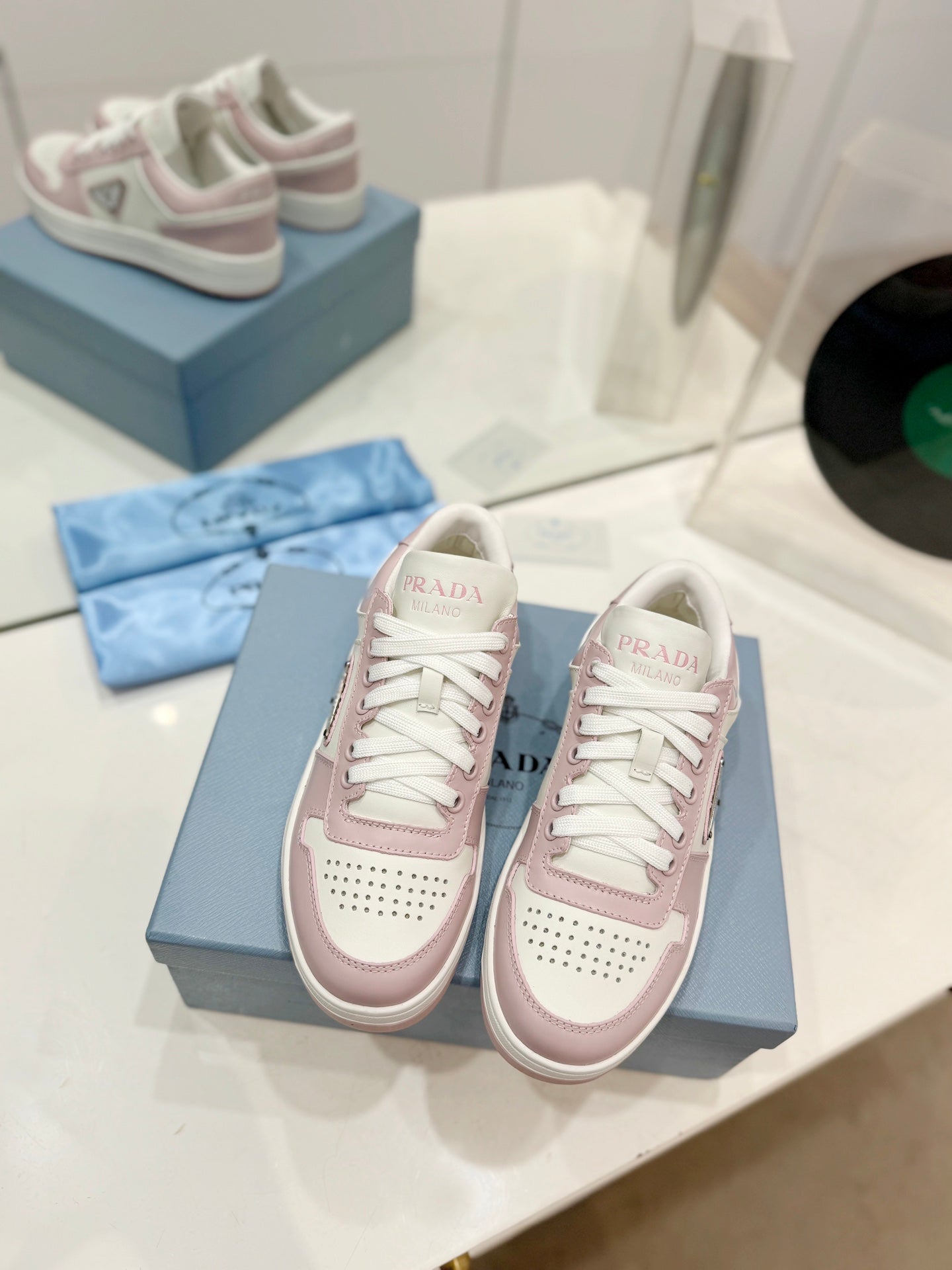 P-Sneakers