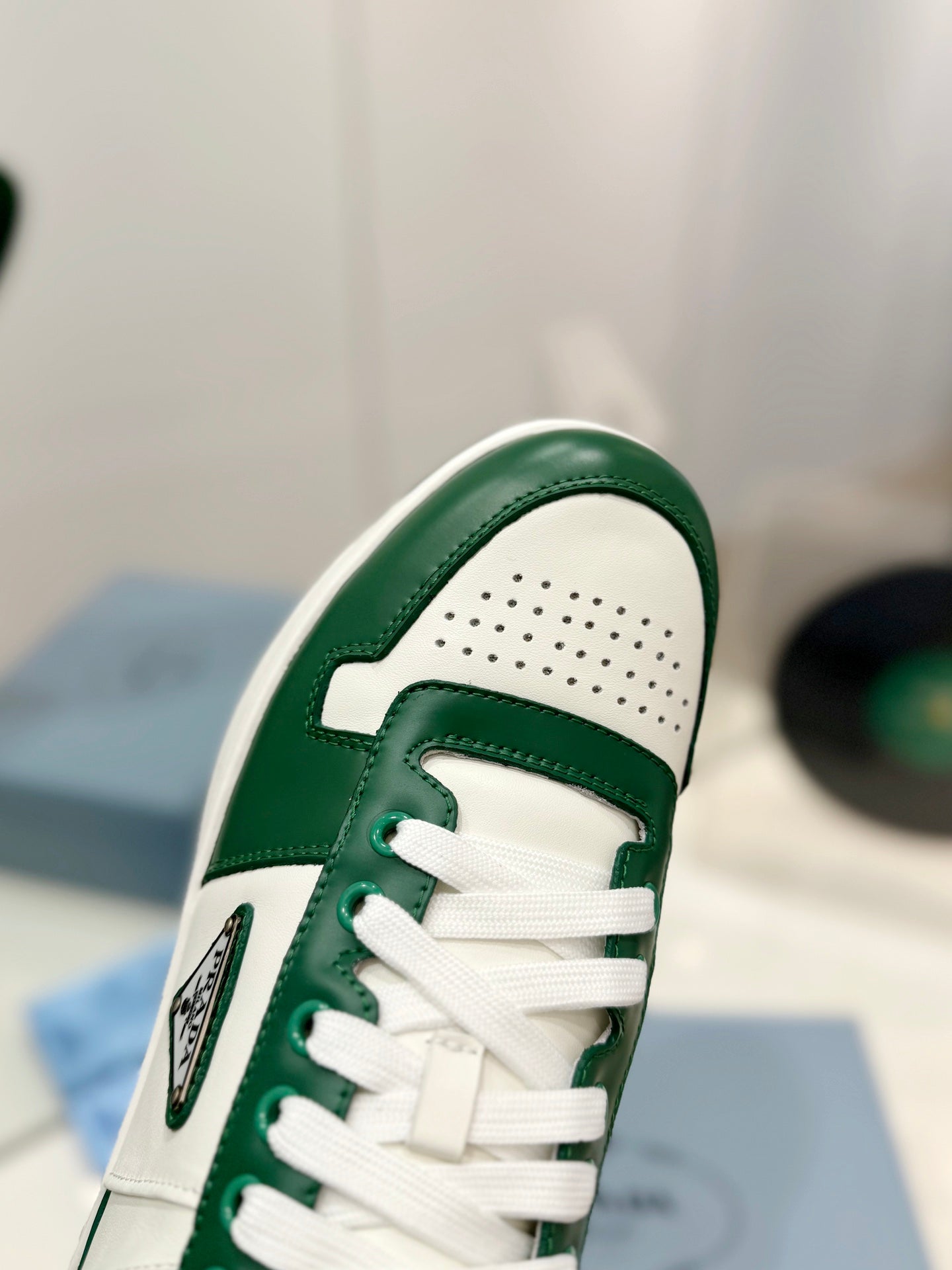 P-Sneakers
